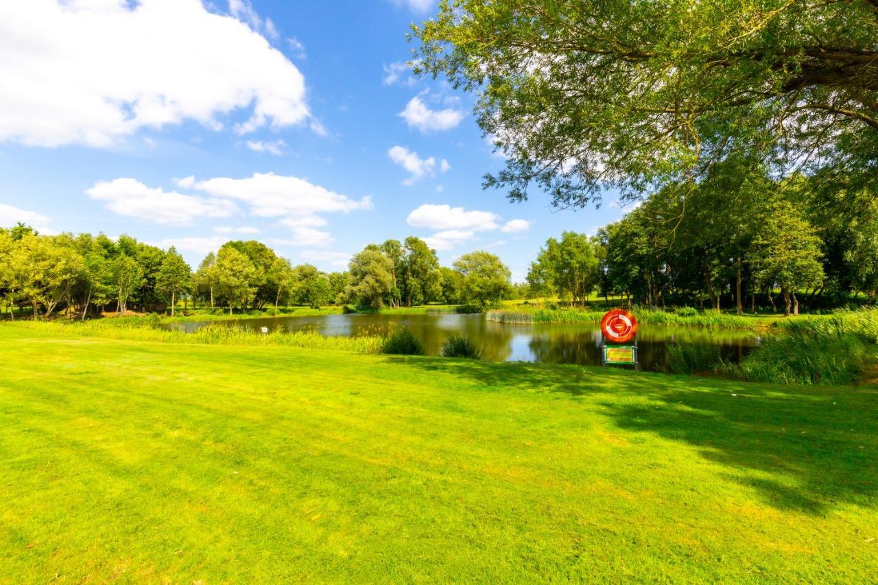 Kingfisher Hotel, Golf And Country Club 米尔顿凯恩斯 外观 照片